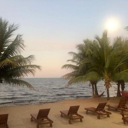 The White Horse Inn - Hopkins Village Beach Belize Екстер'єр фото
