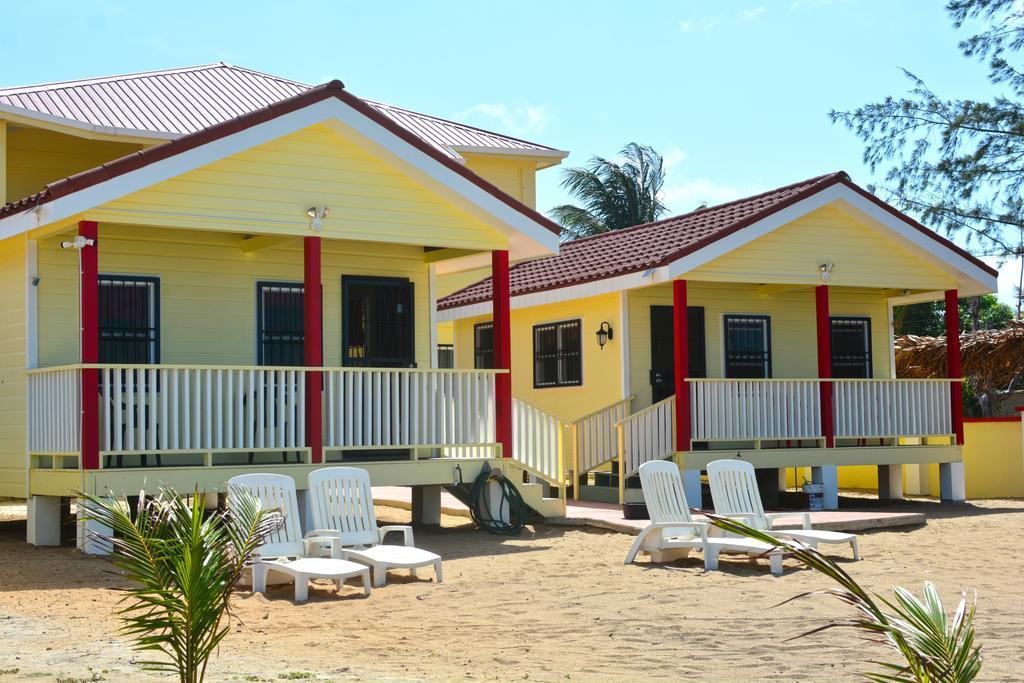 The White Horse Inn - Hopkins Village Beach Belize Екстер'єр фото
