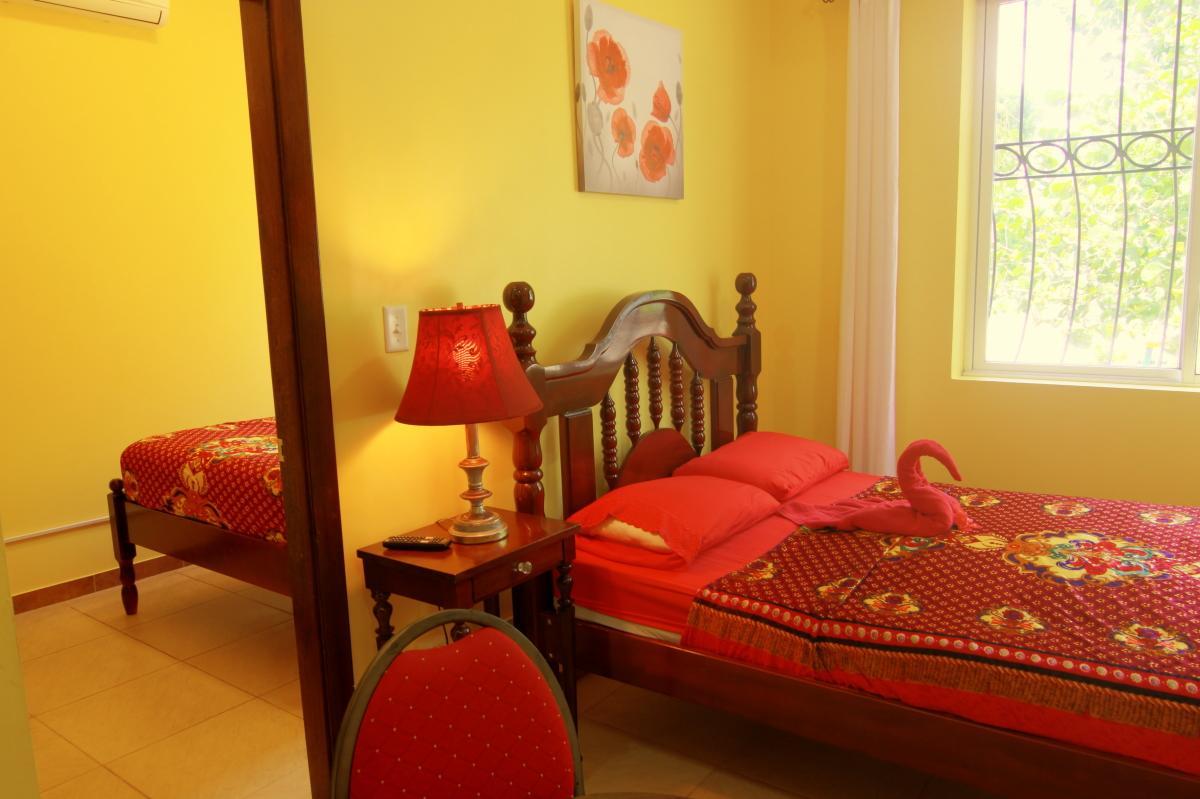The White Horse Inn - Hopkins Village Beach Belize Екстер'єр фото