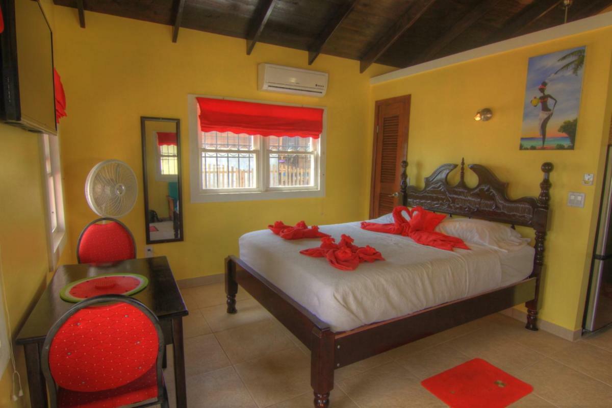 The White Horse Inn - Hopkins Village Beach Belize Екстер'єр фото