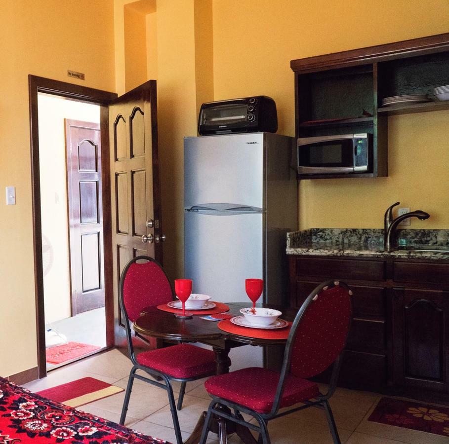The White Horse Inn - Hopkins Village Beach Belize Екстер'єр фото