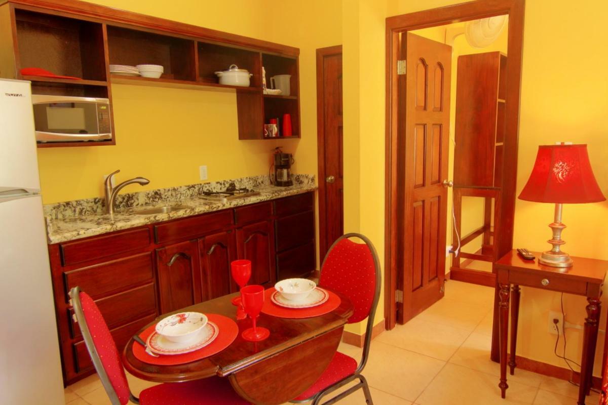 The White Horse Inn - Hopkins Village Beach Belize Екстер'єр фото