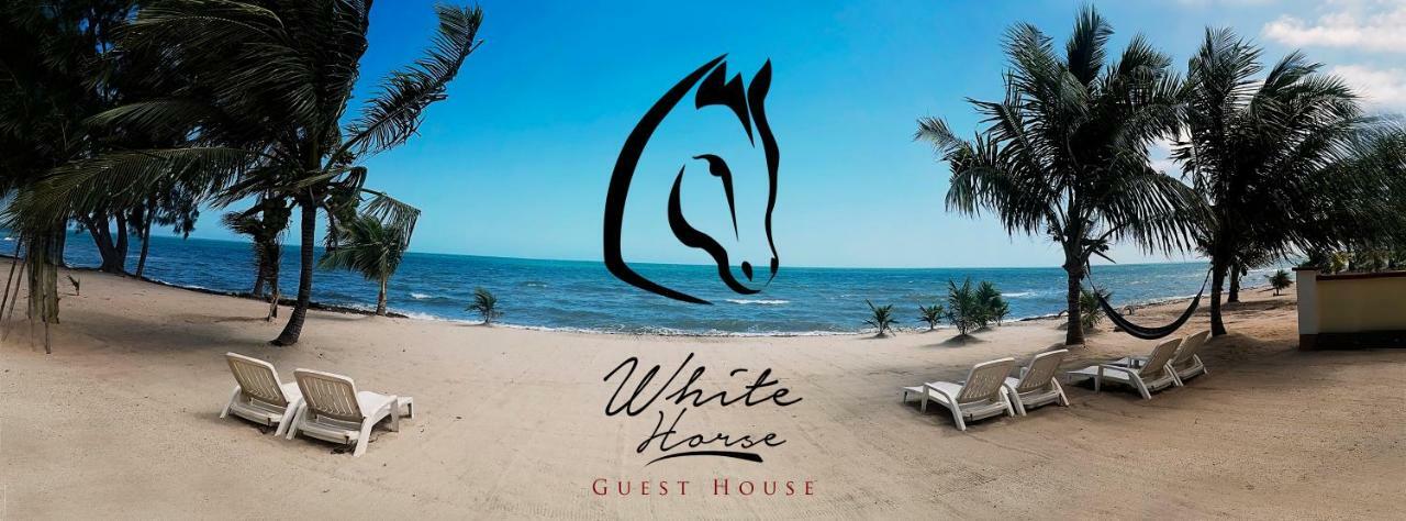 The White Horse Inn - Hopkins Village Beach Belize Екстер'єр фото